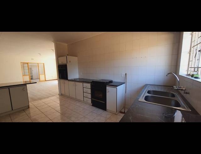 3 BEDROOM PROPERTY TO RENT IN HILLSIDE